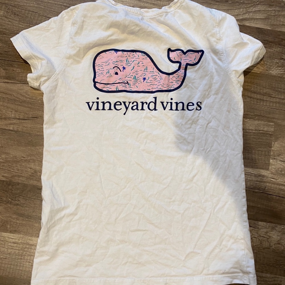 White vineyard vines shirt